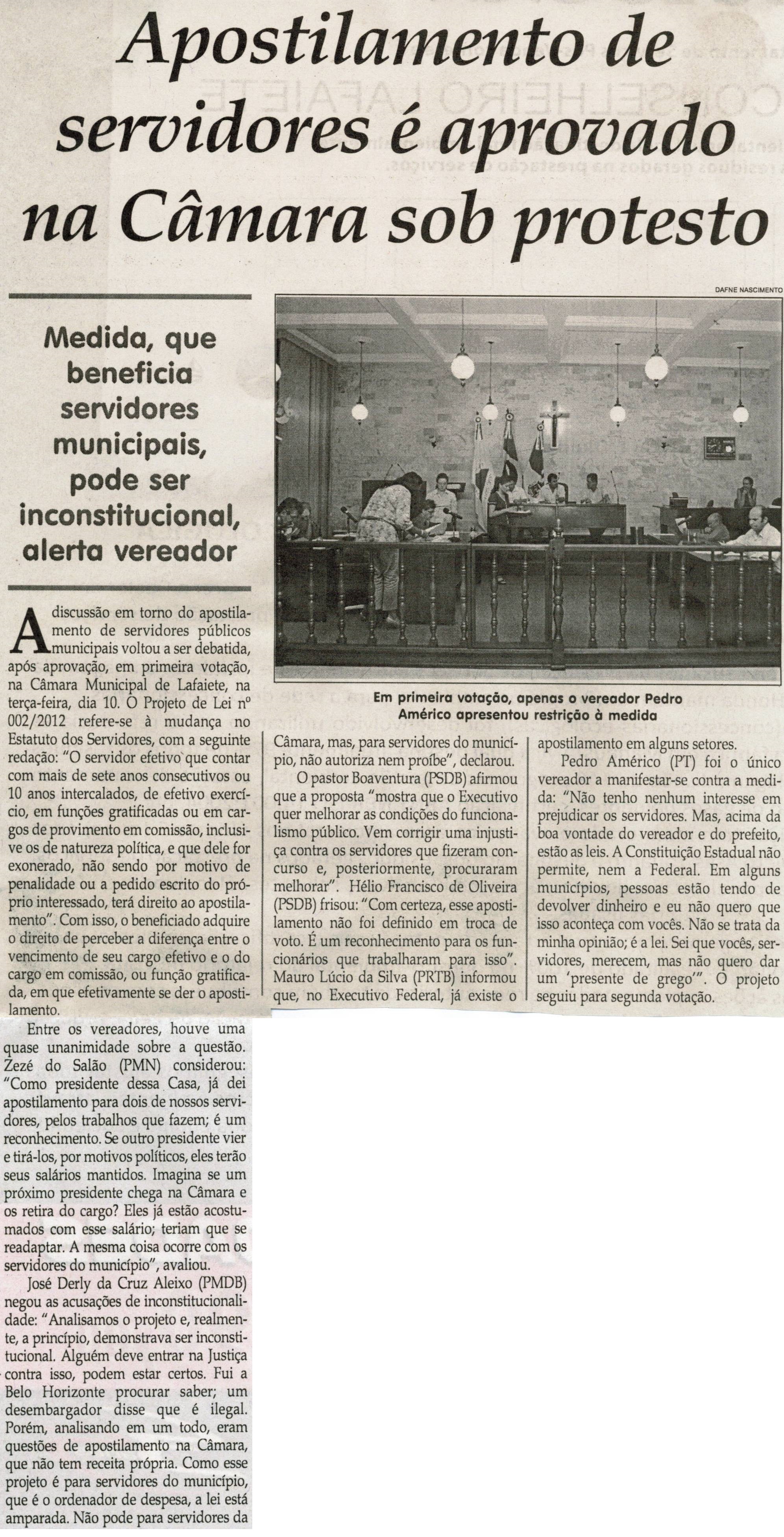 Apostilamento de servidores é aprovado na Câmara sob protesto: medida que beneficia servidores municipais pode ser inconstitucional, alerta vereador. Jornal Correio da Cidade, 21 abr. 2012, p. 04.