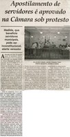 Apostilamento de servidores é aprovado na Câmara sob protesto: medida que beneficia servidores municipais pode ser inconstitucional, alerta vereador. Jornal Correio da Cidade, 21 abr. 2012, p. 04.