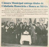Câmara Municipal entrega títulos de Cidadania Honorária e Honra ao Mérito. Jornal O Dossiê, Conselheiro Lafaiete, 25 set. a 15 out. 2001, 12ª ed., p. 01.