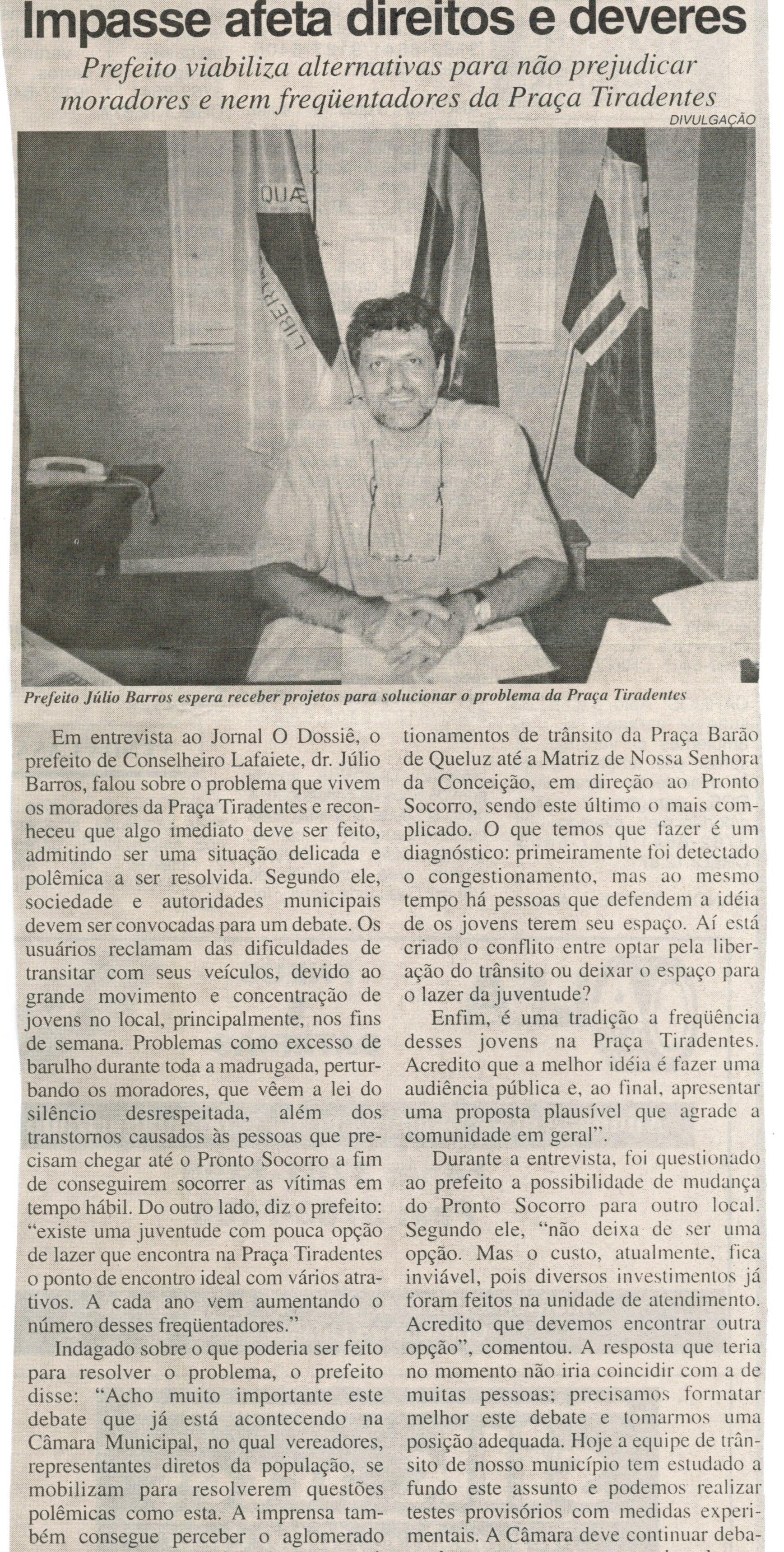 Impasse afeta direitos e deveres: prefeito viabiliza alternativas para não prejudicar moradores e nem frequentadores da Praça Tiradentes. Jornal O Dossiê, Conselheiro Lafaiete, 21 fev. 2006, ed. 111, p. 6.