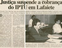 Justiça suspende a cobrança do IPTU em Lafaiete: Vereador Victor Bhering, autor da denúncia de aumento exorbitante e ilegal no Ministério Público, comemora vitória dos contrib. ... .  Correio de Minas, Conselheiro Lafaiete, 140ª ed., 12 jul. 2006, p. 04.
