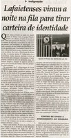 Lafaietenses viram a noite na fila para tirar carteira de identidade. Jornal Correio da Cidade, Conselheiro Lafaiete, 09 nov. 2013, p. 20.