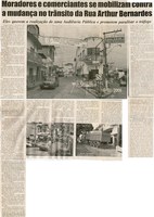 Moradores e comerciantes se mobilizam contra a mudança no trânsito da Rua Arthur Bernardes: eles querem a realização de uma Audiência Pública e prometem parralisar o tráfego. Jornal Nova Gazeta, Conselheiro Lafaiete, 18 mar. 2006, 404ª ed. p. 07.