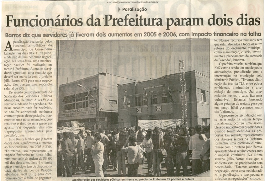 Paralisação: funcionários da Prefeitura param dois dias: Barros diz que servidores já tiveram dois aumentos em 2005 e 2006, com impacto financeiro na folha. Jornal Correio de Minas, Conselheiro Lafaiete, 14 jan. 2007, p.02