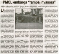 PMCL embarga rampa invasora: obra irregular invade Igreja Santa Efigênia, tombada pelo município. Correio de Minas, Conselheiro Lafaiete, 06 abr. 2013, p. 06.