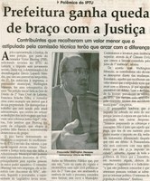  Polêmicas do IPTU: Prefeitura ganha queda de braço com a Justiça: contribuintes que recolheram um valor menor que o estipulado pela comissão técnica terão que arcar ... . Jornal Correio da Cidade, Conselheiro Lafaiete, 05 ago. 2006, 815ª ed. , p. 03.