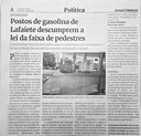 Postos de gasolina de Lafaiete descumprem a lei da faixa de pedestres. Jornal Correio da Cidade, Conselheiro Lafaiete, 14 a 20 mar. 2026, 1818ª ed., Política, p. 4.