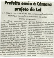 Prefeito envia à Câmara projeto de Lei: Lei poderá conceder abono aos servidores da educação municipal e permitir a conversão de férias prêmio em espécie.. Jornal O Dossiê, Conselheiro Lafaiete, 05 abr. 2008, 19ª ed., p. 05.