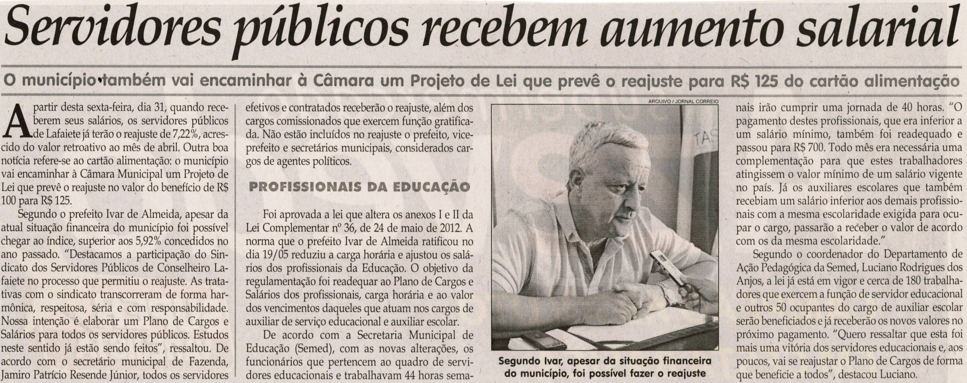 Servidores públicos recebem aumento salarial: o município também vai encaminhar à Câmara um Projeto de Lei que prevê o reajuste para R$125 do cartão alimentação. Jornal Correio da Cidade, Conselheiro Lafaiete, 01 jun. 2013, p. 06.