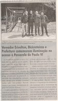Vereador Erivelton, Bicicreteiros e Prefeitura comemoram iluminação no acesso à Passarela do Paulo VI. Jornal Correio da Cidade, Conselheiro Lafaiete, 16 a 22 ago. 2025, 1792ª ed., Política, p. 2.