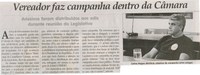 Vereador faz campanha dentro da Câmara: adesivos foram distribuídos aos edis durante reunião do legislativo. Jornal Correio da Cidade, Conselheiro Lafaiete, 13 set. 2014, p. 6.